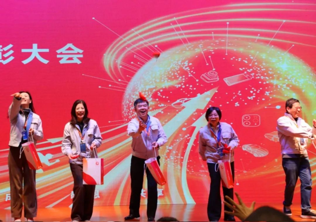 6389080090774423278274718